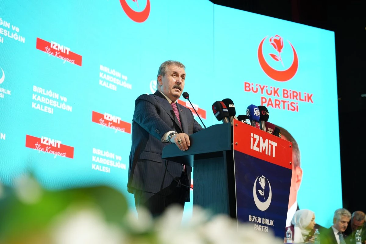 Büyük Birlik Partisi İzmit 11. Olağan Kongresinde Gövde Gösterisi Yaptı