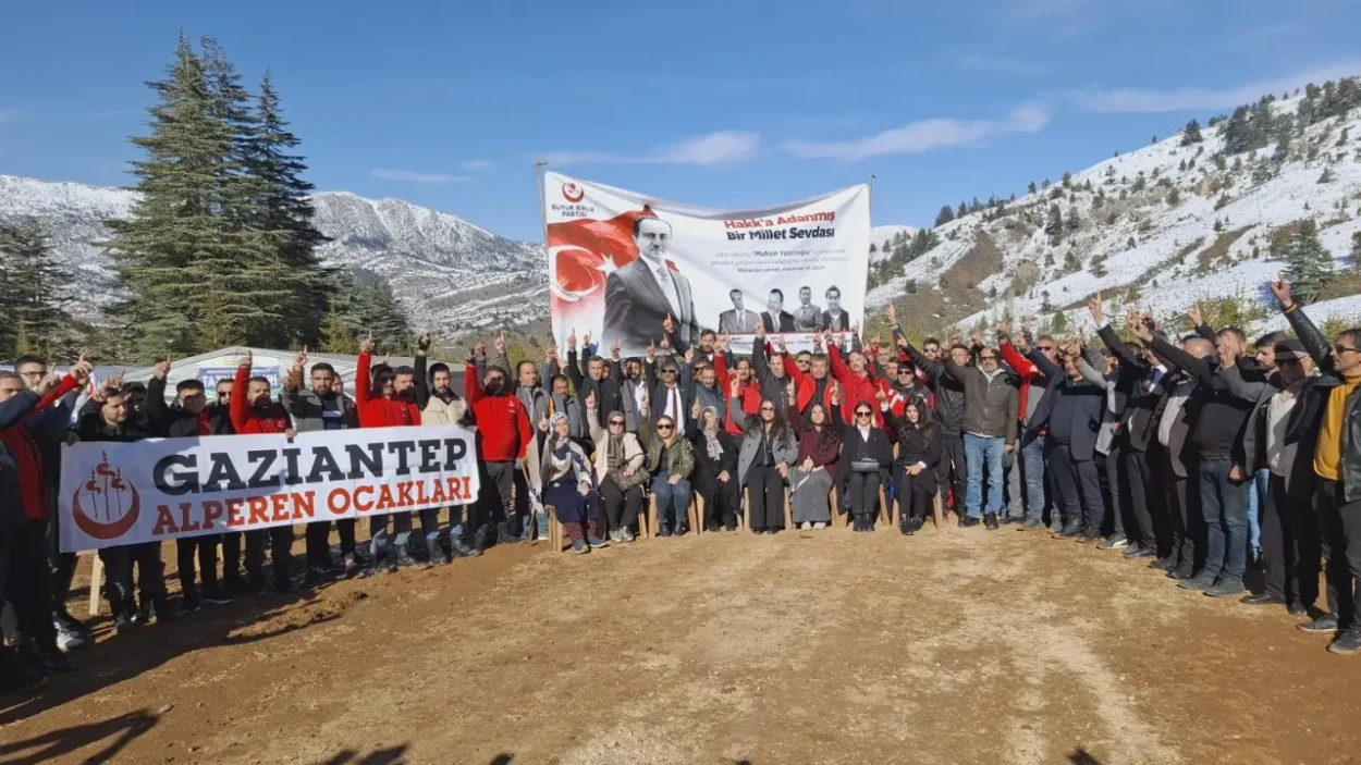 Genel Merkez yöneticilerimiz ve Alperen Ocaklarımız, Keş (Muhsin) Dağı'nda şehit liderimiz Muhsin Yazıcıoğlu'nu yad etti.